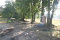 Obelisk-poświęcony-2-Dywizjonowi-Artyleri-Konnej-z-Dubna-postawiony-na-polu-bitwy-w-miejscu-stanowisk-ogniowych