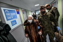 27.01.2021 Łódź9 ŁBOT - Pomoc kombatantom w dotarciu do punktów szczepień.Fot.  DWOT