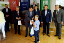 dyrektor-kowr-wrecza-nagrode