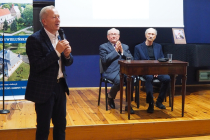 OLYMPUS DIGITAL CAMERA