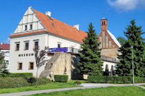 Budynek-glowny-Muzeum-Ziemi-Wielunskiej