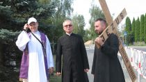 Kapłani Dekanatu NMP Pocieszenia w Wieluniu pielgrzymowali w intencji powołań kapłańskich i zakonnych