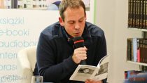 Wielunianin Maciej Bieszczad wydał nowy tomik wierszy – „Kołatanie”