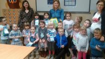 Dzieci z Niepublicznego Punktu Przedszkolnego „Zielony Listek” w Dąbrowie wzięły udział w spotkaniu w ramach akcji „Cała Polska czyta dzieciom”
