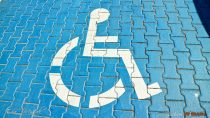 Od dzisiaj niepełnosprawni z kartą parkingową parkują bezpłatnie w całej strefie płatnego parkowania w Wieluniu