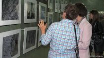 W bibliotece miejskiej w Wieluniu odbył się finisaż wystawy „Niekolorowy Świat”