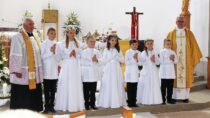 Pierwsza komunia Święta i Biały Tydzień w parafii św. Barbary w Wieluniu