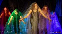 W WDK w Wieluniu koło teatralne „Wpół do czwartej” przedstawiło fragmenty sztuki Arthura Millera „Czarownice z Salem”