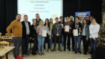 Reprezentacja II LO im. J. Korczaka w Wieluniu na III miejscu w Finale Mistrzostw Województwa w szachach drużynowych