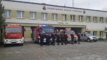 Wieluńscy strażacy i policjanci oddali hołd zmarłemu na służbie policjantowi