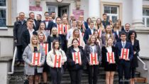 38 najlepszych uczniów i absolwentów powiatu wieluńskiego otrzymało stypendia