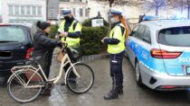 Policjanci z KPP w Wieluniu przeprowadzili działania „Niechronieni uczestnicy ruchu drogowego”