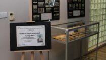 Wystawa „Wieluń na starych pocztówkach i fotografiach” w bibliotece miejskiej