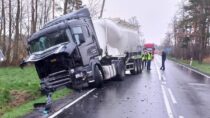 Wypadek na DK 45 w Oleśnicy. Jedna osoba z obrażeniami. Utrudnienia w ruchu