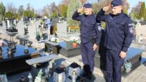 Wieluńscy mundurowi odwiedzili groby zmarłych