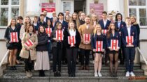 27 stypendiów dla najlepszych uczniów i absolwentów z powiatu wieluńskiego
