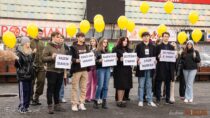 Wieluńska młodzież uczciła rocznicę wybuchu wojny na Ukrainie