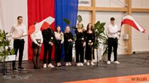 Święto Niepodległości i akcja „Szkoła do hymnu” w ZS nr 1 w Wieluniu