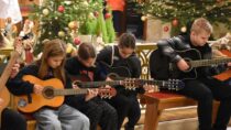 Gitarowy Koncert Kolęd młodych muzyków z PMDKiS w Wieluniu