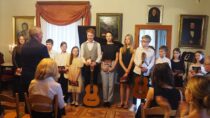 Koncert w Ożarowie uczniów szkoły muzycznej w Wieluniu