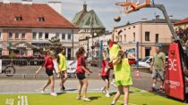 Turniej koszykówki ulicznej w Wieluniu: sport, integracja i zdrowa rywalizacja
