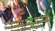 Koncert kolęd w wykonaniu grupy gitarowej