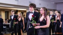 To był bal jak z filmu. Maturzyści II LO zachwycili gości