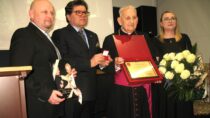 90-letni ks. Prałat Marian Stochniałek Honorowym Obywatelem Wielunia