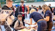 Ponad 2 tys. uczniów na targach w Wieluniu. Młodzież szukała swojej przyszłości