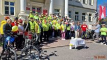 Wieluń uczcił 30-lecie cyklistów. Był tort, confetti i symboliczny bicykl
