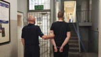 Policyjny nalot na salon gier w Wieluniu. Zatrzymano 19-latka