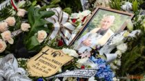 Poruszające pożegnanie oraz ostatnia droga ks. Mariana Stochniałka